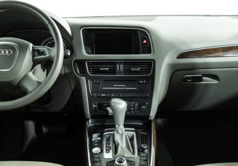 Подержанный автомобиль Audi Q5 2011 года (14 фото)