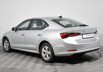 Подержанный автомобиль Skoda Octavia Liftback 2021 года (7 фото)