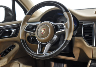 Подержанный автомобиль Porsche Macan 2014 года (15 фото)