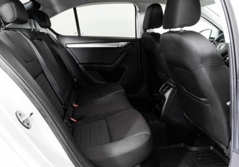 Подержанный автомобиль Skoda Octavia Liftback 2016 года (20 фото)