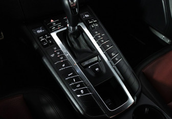 Подержанный автомобиль Porsche Macan 2015 года (19 фото)