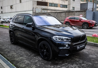 Подержанный автомобиль BMW X5 2013 года (3 фото)