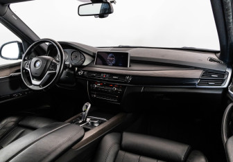 Подержанный автомобиль BMW X5 2016 года (9 фото)