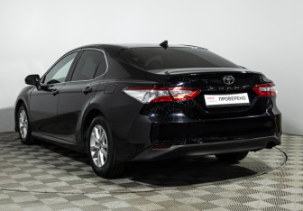 Подержанный автомобиль Toyota Camry Sedan 2018 года (7 фото)
