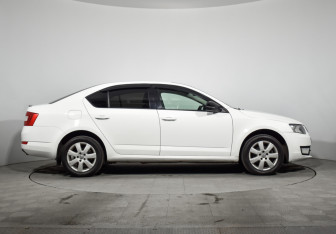 Подержанный автомобиль Skoda Octavia Liftback 2016 года (4 фото)