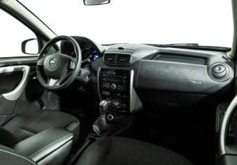 Подержанный автомобиль Nissan Terrano 2018 года (9 фото)