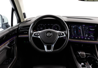 Подержанный автомобиль Volkswagen Touareg 2018 года (16 фото)