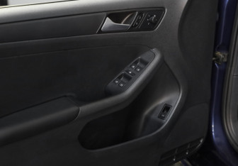 Подержанный автомобиль Volkswagen Jetta Sedan 2014 года (16 фото)