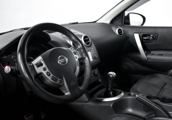 Подержанный автомобиль Nissan Qashqai 2010 года (9 фото)