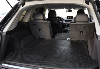 Подержанный автомобиль Audi Q7 2015 года (32 фото)