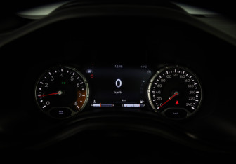 Подержанный автомобиль Jeep Grand Cherokee 2011 года (11 фото)