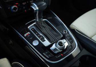 Подержанный автомобиль Audi Q5 2012 года (18 фото)