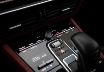 Подержанный автомобиль Porsche Cayenne 2022 года (18 фото)