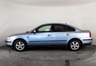 Подержанный автомобиль Volkswagen Passat Sedan 1998 года (8 фото)