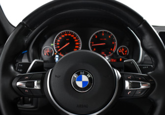 Подержанный автомобиль BMW X6 2016 года (17 фото)