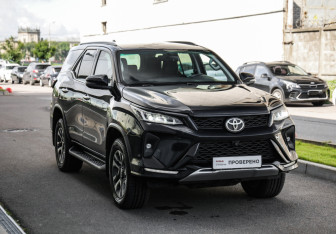 Подержанный автомобиль Toyota Fortuner 2021 года (5 фото)