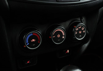 Подержанный автомобиль Mitsubishi ASX 2014 года (16 фото)