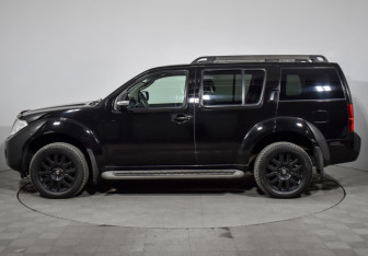 Подержанный автомобиль Nissan Pathfinder 2012 года (8 фото)