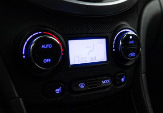 Подержанный автомобиль Hyundai Solaris Hatchback 2012 года (15 фото)