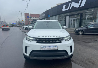 Подержанный автомобиль Land Rover Discovery 2019 года (2 фото)