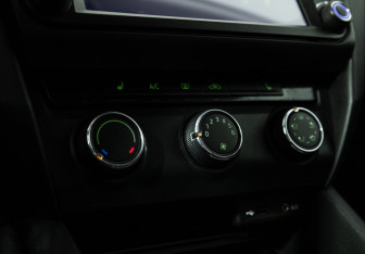 Подержанный автомобиль Skoda Octavia Liftback 2014 года (15 фото)