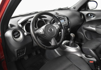 Подержанный автомобиль Nissan Juke 2011 года (9 фото)