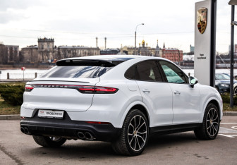 Подержанный автомобиль Porsche Cayenne 2020 года (7 фото)