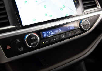Подержанный автомобиль Toyota Highlander 2016 года (14 фото)