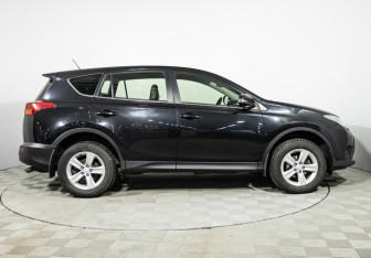 Подержанный автомобиль Toyota RAV4 2013 года (4 фото)