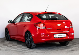 Подержанный автомобиль Chevrolet Cruze Hatchback 2014 года (7 фото)