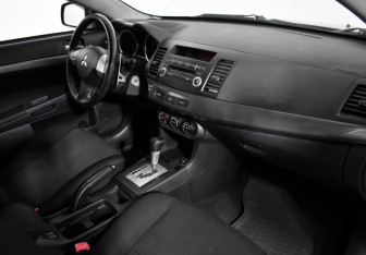Подержанный автомобиль Mitsubishi Lancer Sedan 2008 года (12 фото)
