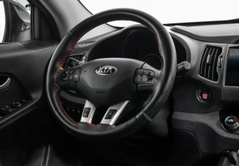 Подержанный автомобиль Kia Sportage 2013 года (15 фото)