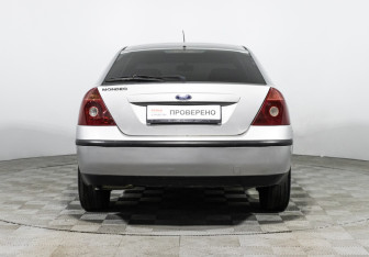 Подержанный автомобиль Ford Mondeo Liftback 2002 года (6 фото)