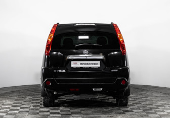 Подержанный автомобиль Nissan X-Trail 2010 года (6 фото)