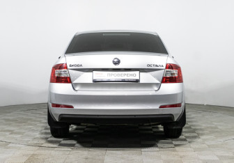 Подержанный автомобиль Skoda Octavia Liftback 2014 года (6 фото)