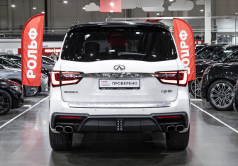 Подержанный автомобиль Infiniti QX80 2021 года (9 фото)