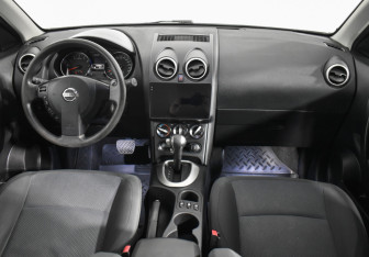 Подержанный автомобиль Nissan Qashqai 2013 года (13 фото)