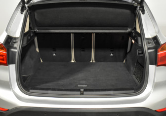 Подержанный автомобиль BMW X1 2017 года (20 фото)