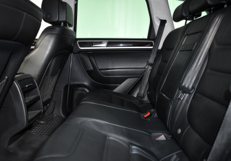 Подержанный автомобиль Volkswagen Touareg 2015 года (12 фото)