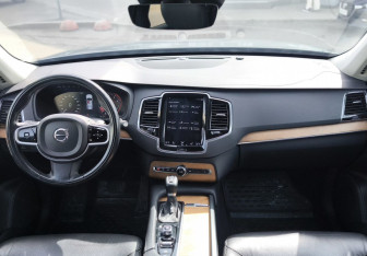Подержанный автомобиль Volvo XC90 2018 года (16 фото)