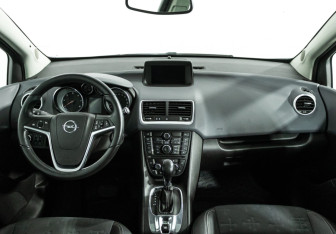 Подержанный автомобиль Opel Meriva 2012 года (13 фото)
