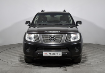 Подержанный автомобиль Nissan Pathfinder 2012 года (2 фото)
