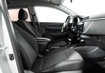 Подержанный автомобиль Kia Rio Hatchback 2021 года (21 фото)