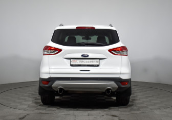 Подержанный автомобиль Ford Kuga 2013 года (6 фото)