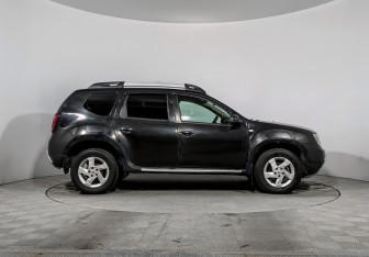 Подержанный автомобиль Renault Duster 2016 года (4 фото)