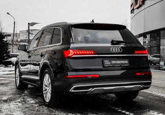 Подержанный автомобиль Audi Q7 2020 года (9 фото)
