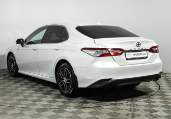 Подержанный автомобиль Toyota Camry Sedan 2018 года (7 фото)
