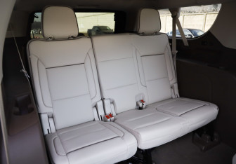 Подержанный автомобиль GMC Yukon 2022 года (35 фото)