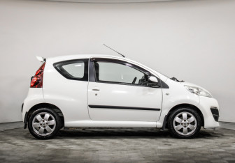 Подержанный автомобиль Peugeot 107 2012 года (4 фото)