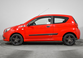 Подержанный автомобиль Chevrolet Aveo Hatchback 2010 года (8 фото)